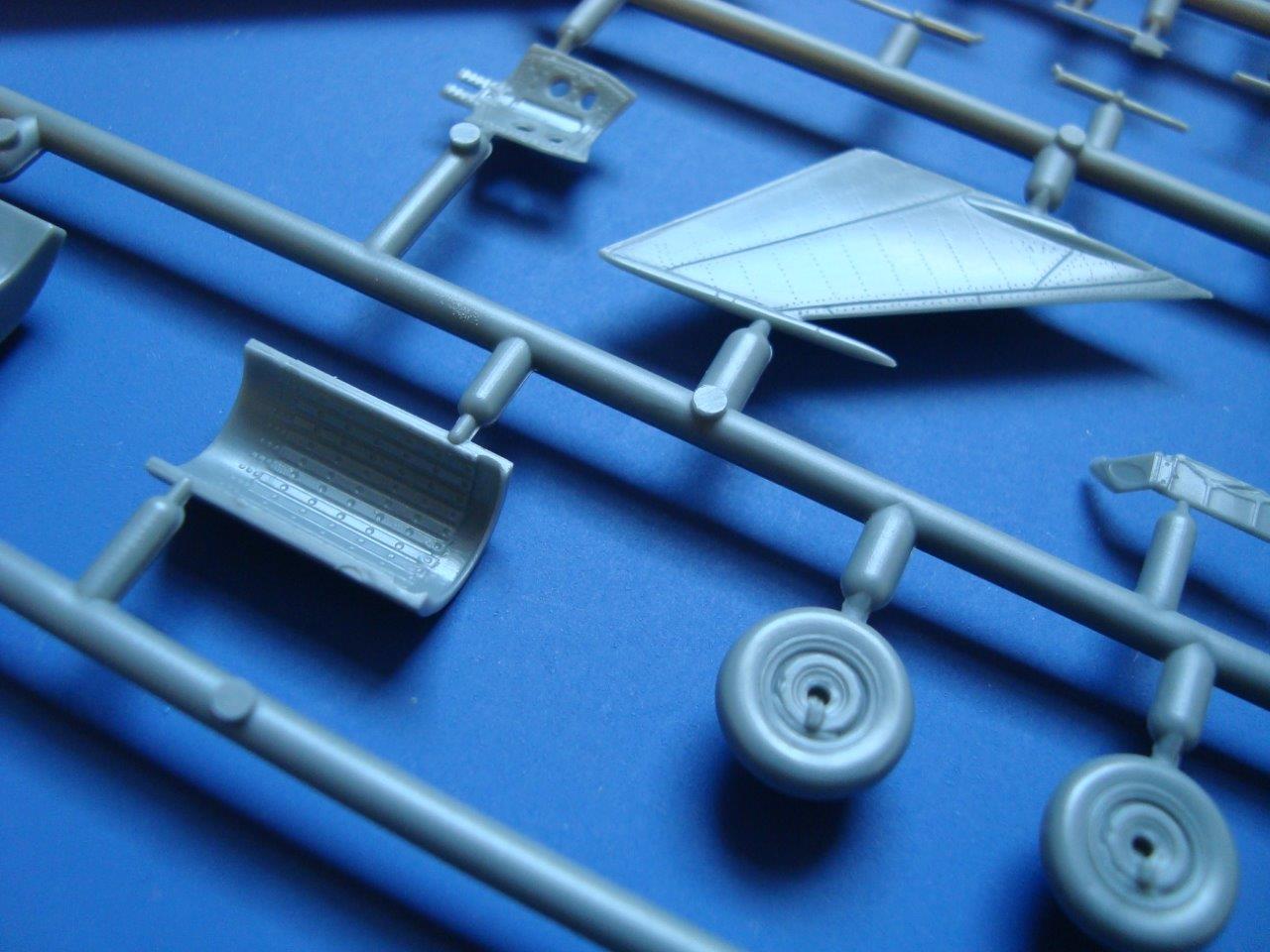 KPM0102 Истребитель  MiG-21BIS w/weapons  Fin/Ind/Rus/Cuba (KP Models) 1/72 KP Models