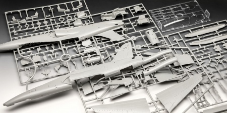 03852RE Реактивный самолет BAe Hawk T2 Revell