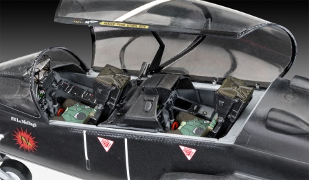 03852RE Реактивный самолет BAe Hawk T2 Revell